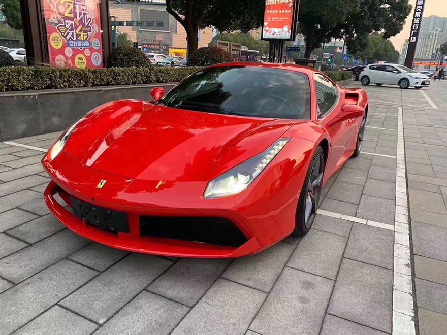 法拉利488跑車(chē)